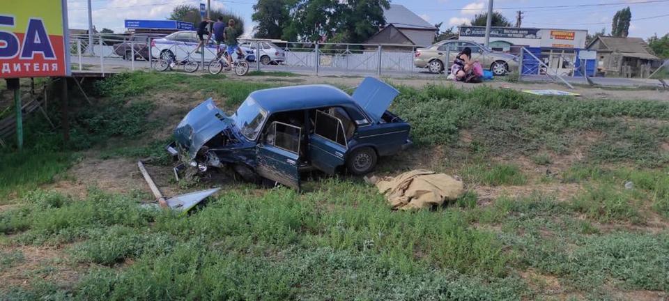Под Волгоградом водитель, ставший виновником ДТП с иномаркой и грузовиком, скрылся