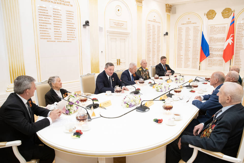 Губернатор Андрей Бочаров провел встречу с волгоградскими ветеранами