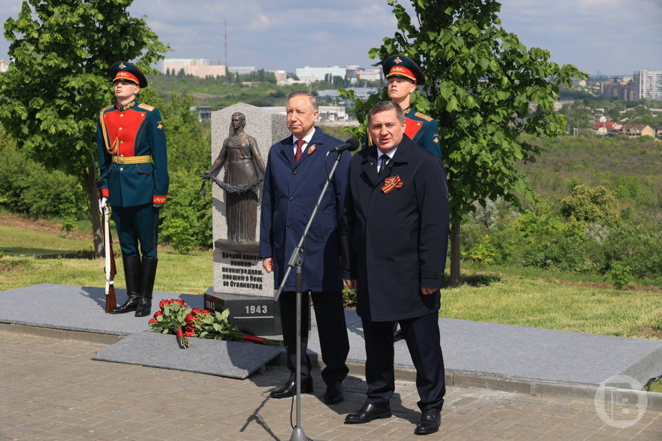 На Мамаевом кургане в Волгограде открыли памятный знак ленинградцам — защитникам Сталинграда