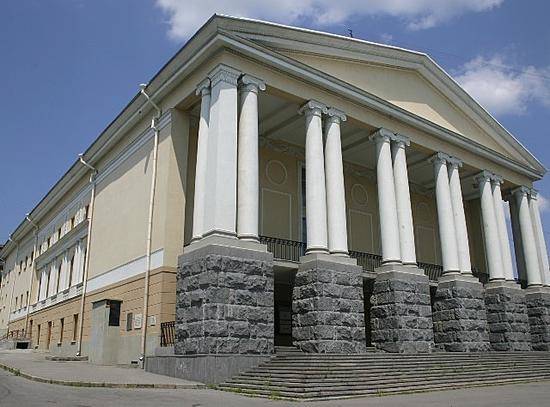 Волгоградский музыкальный театр завершит сезон гастролями