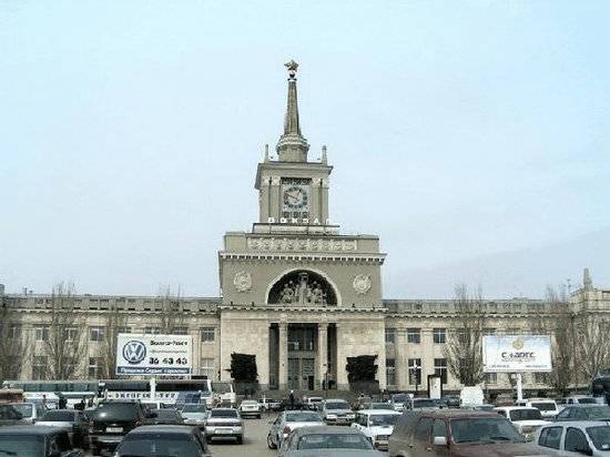 На железнодорожном вокзале в Волгограде произошел взрыв