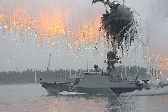Корабли Каспийской флотилии разминировали подводные мины и «cтанцевали» вальс Победы