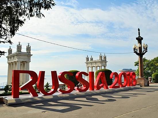 На Набережной установили инсталляцию RUSSIA 2018 к чемпионату мира по футболу