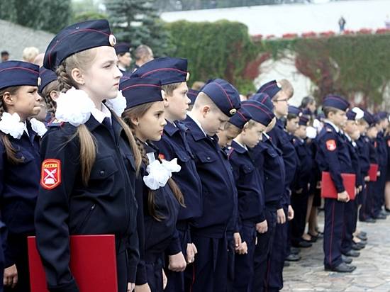 Волгоградские кадеты приняли присягу на Мамаевом кургане