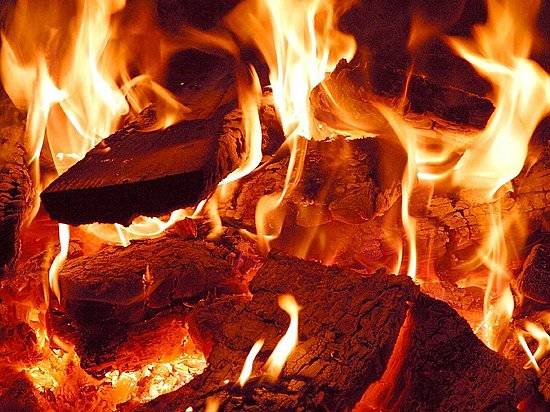В центре Волгограда полыхнул продуктовый магазин