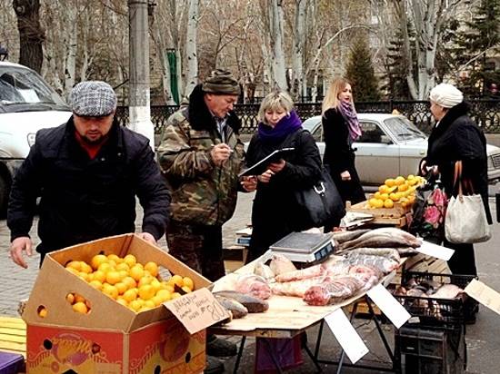 Торговцев «попросили» с площади у Центробанка в Волгограде