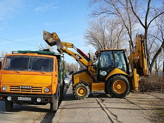 Машины-«пылесосы» смели с дорог Волгограда 11,5 тонн грунта за ночь