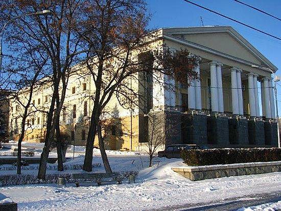 Волгоградский театр музкомедии приглашает на новогодний детектив «Следствие ведет Снегов и К.»