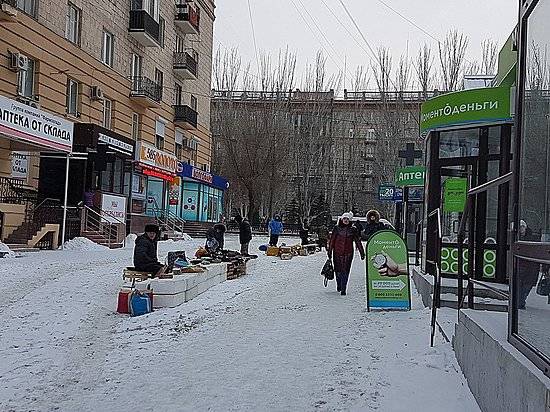 Торговцы не хотя покидать площадь перед Центробанком