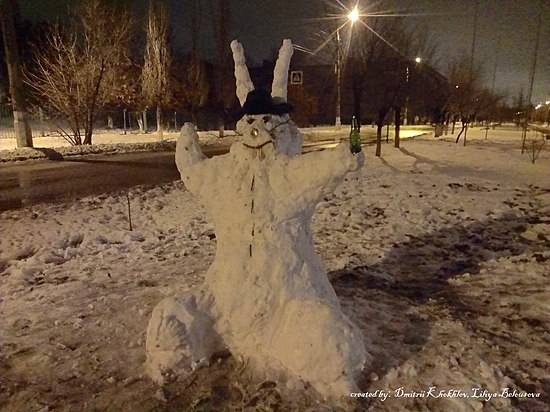 Волгоградцы вылепили снежного зайца