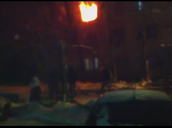 Кошмарный пожар в Волжском попал на камеру