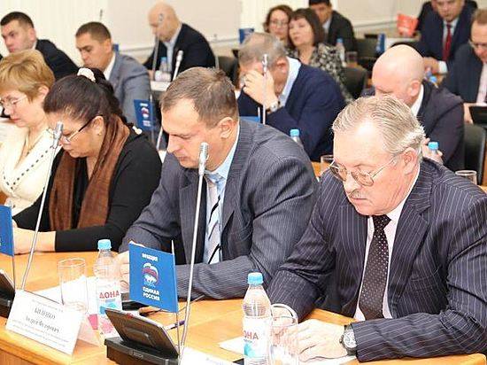 Волгоградским депутатам и чиновникам с нового года урежут зарплаты