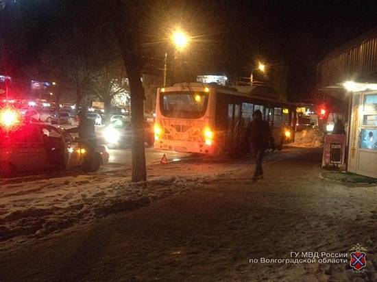 В Волгограде 64-летняя пенсионерка попала в больницу, после падения в автобусе