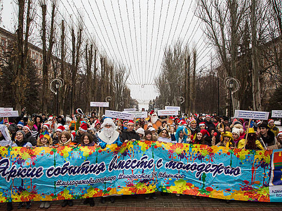 В Волгограде сказочные персонажи прошли парадом