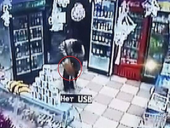 Поджог магазина под Волгоградом попал на видео