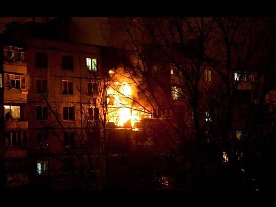 В Волгограде пожар в высотке выгнал на улицу 90 жильцов