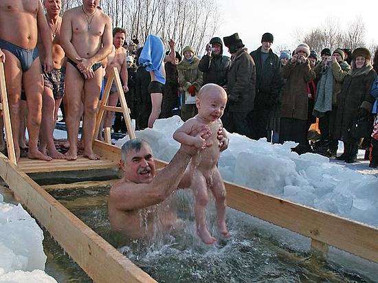 Медики призывают волгоградцев соблюдать осторожность во время крещенских купаний в проруби