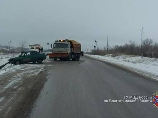 Под Камышином «десятка» протаранила «Камаз»: водитель госпитализирован в тяжелом состоянии