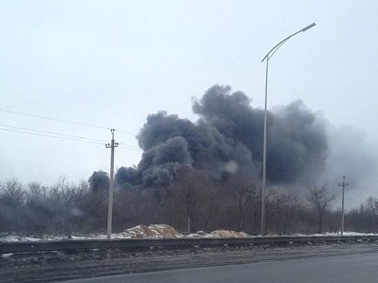 На западе Волгограда вспыхнул серьезный пожар в столярном цеху