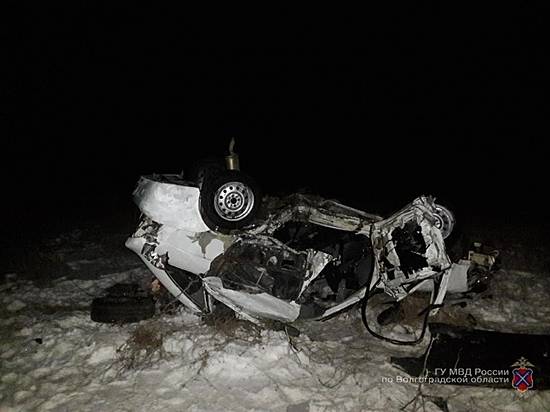 Двое на «Ладе Приоре» разбились под Волгоградом по пути на московскую трассу