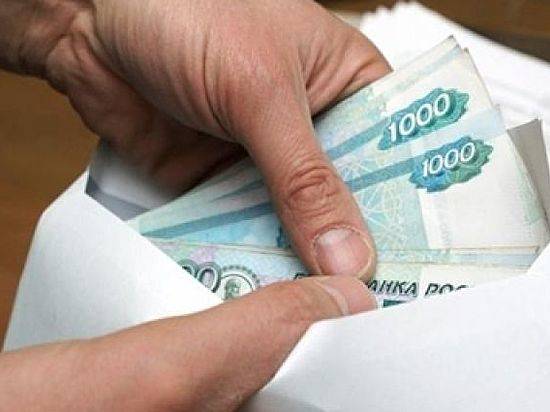Должница в Волжском отправила гражданского мужа с взяткой к судебному приставу