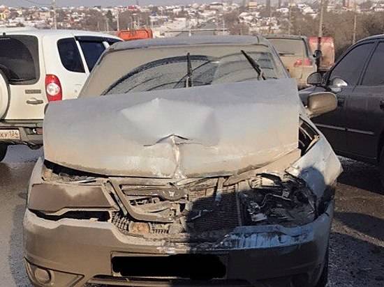 В Волгограде такси с пассажирами попало в ДТП из-за грязных стекол