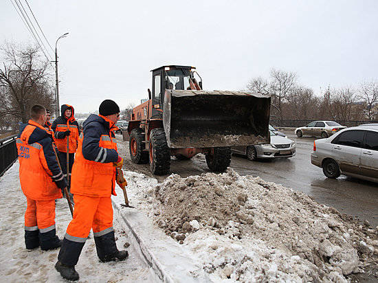 Волгоградские дорожники продолжают наводить порядок на городских улицах