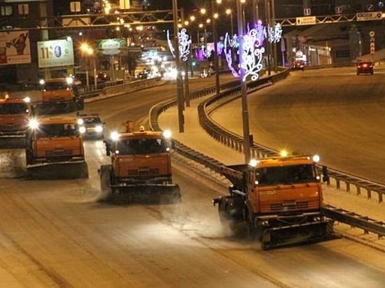 Снегопад усиливается: на дороги Волгограда вышли 80 единиц спецтехники