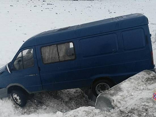 На трассе под Волгоградом 64-летний пенсионер слетел на «Газели» в кювет