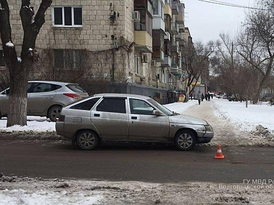 В центре Волгограда вне «зебры» сбили престарелую старушку