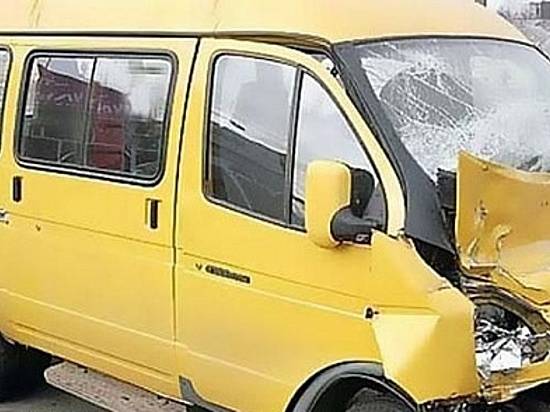 В Кировском районе маршрутка 2С устроила массовое ДТП на дороге