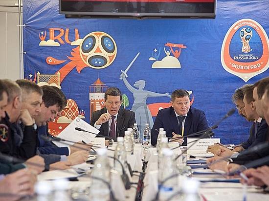 Губернатора Андрей Бочаров и заместитель полпреда в ЮФО Владимир Гурба обсудили подготовку к ЧМ-2018