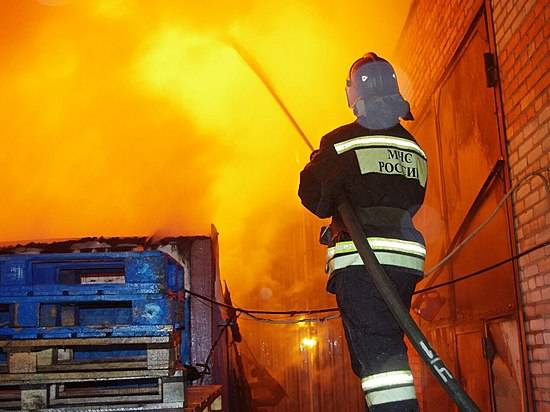 Под Волгоградом из горящей двухэтажки эвакуировали четыре человека