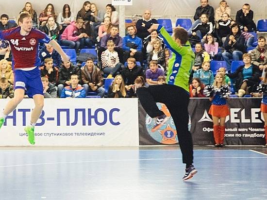 Гандболисты «Каустика» и «Скифа» разошлись миром, 26-26.