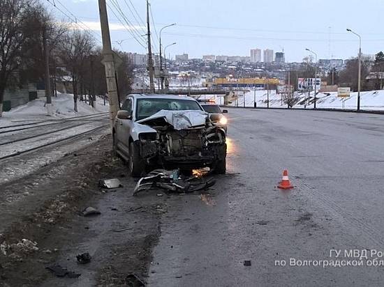 В Волгограде «Туарег» жестко протаранил автобус: двое госпитализированы