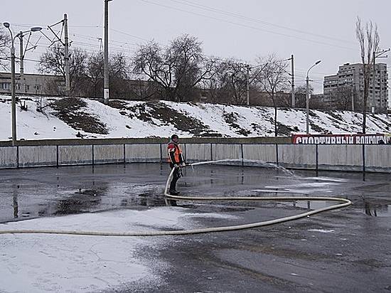 Оттепель внесла коррективы: в Волгограде из-за высокой температуры закрываются ледовые катки