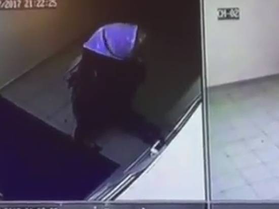 Волгоградцев предупреждают о подозрительной женщине, которая ходит по подъездам