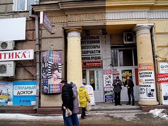 Волгоград очищают от незаконных пестрых рекламных вывесок