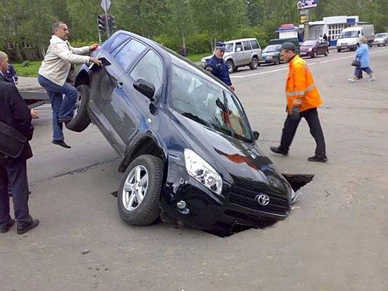 Госдума приняла закон о штрафах за ямы на дорогах