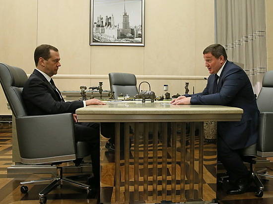 Дмитрий Медведев провел с губернатором региона Андреем Бочаровым рабочую встречу