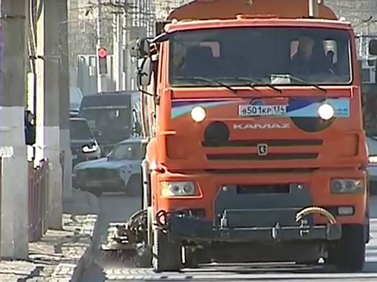 Генеральная уборка: волгоградские улицы убирают от пыли и грязи