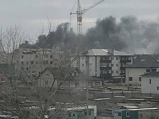 В Советском районе Волгограда ЖК «Новый свет» погрузился в дым из-за пожара