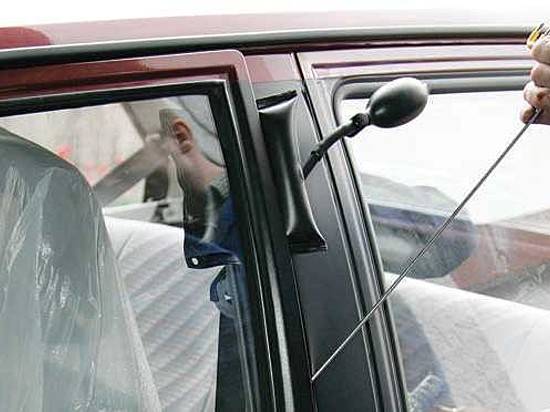 В Кировском районе Волгограда безработный взломал автомобиль и украл сварочный аппарат