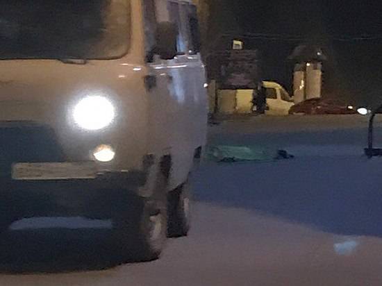 В самом центре Волгограда возле жилого дома нашли тело мертвого мужчины