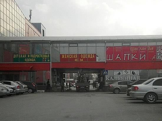 В арке торгового центра на севере Волгограда застряла «Газель», перевозившая пластиковые окна
