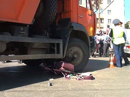 В Ерзовке «Камаз» насмерть сбил пожилую женщину, обходившую фуры
