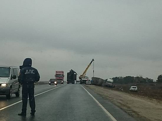 На «московской» трассе под Волгоградом две фуры слетели в кювет