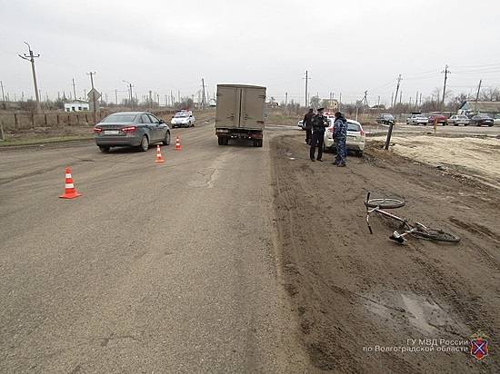 Под Волгоградом на упавшего с велосипеда школьника наехала «Газель»