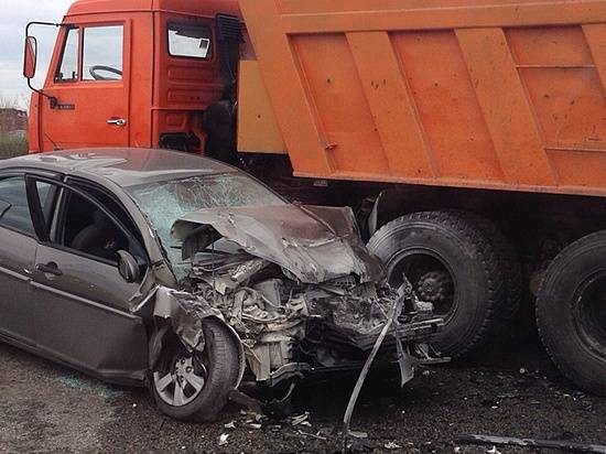 Под Волгоградом пьяная автоледи на «десятке» врезалась в «Камаз»