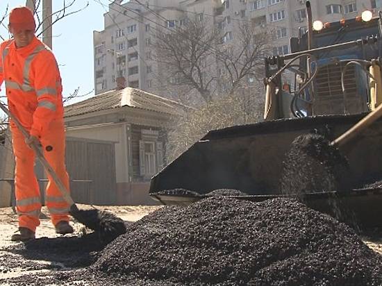В Волгограде улицу Кубанская полностью отремонтируют: уже началась укладка асфальта